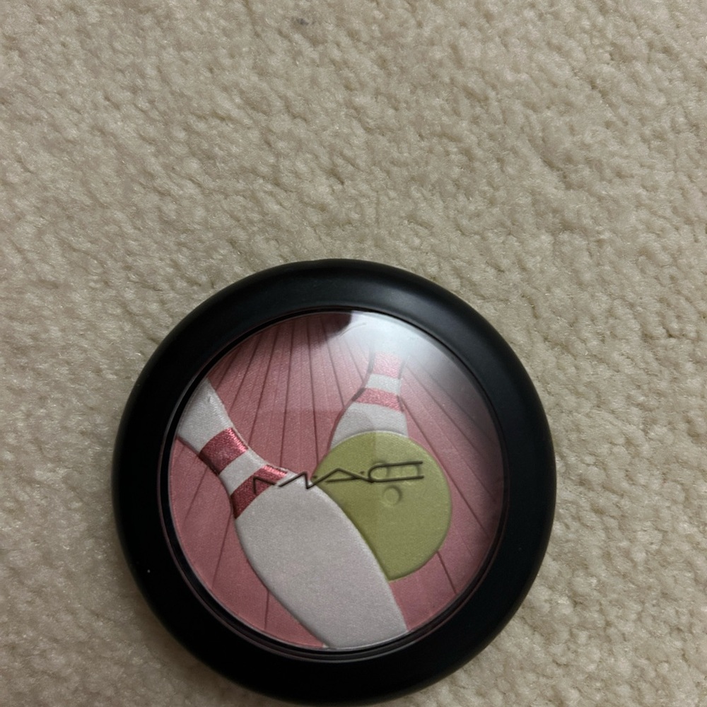FLASH SALE Mac PearlMatte face powder - Picture 3 of 5